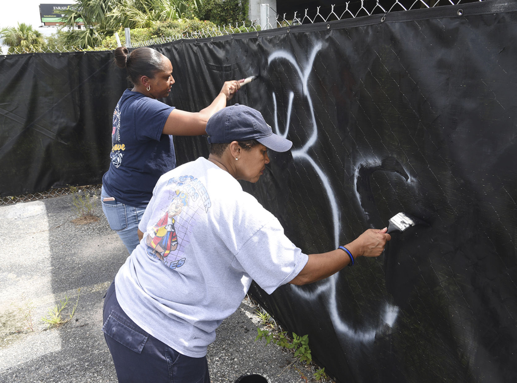 Cleaning up graffiti